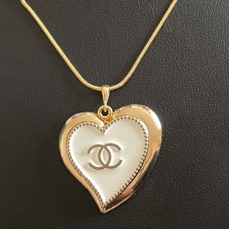 CC White Heart Button Necklace SC – Vintage Bond LLC
